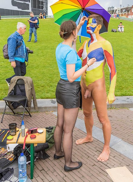006 cfnm body painting 1.jpg